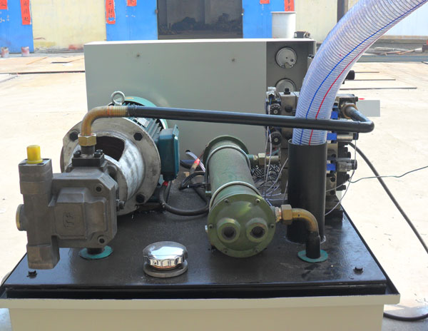 国柱液压机电机